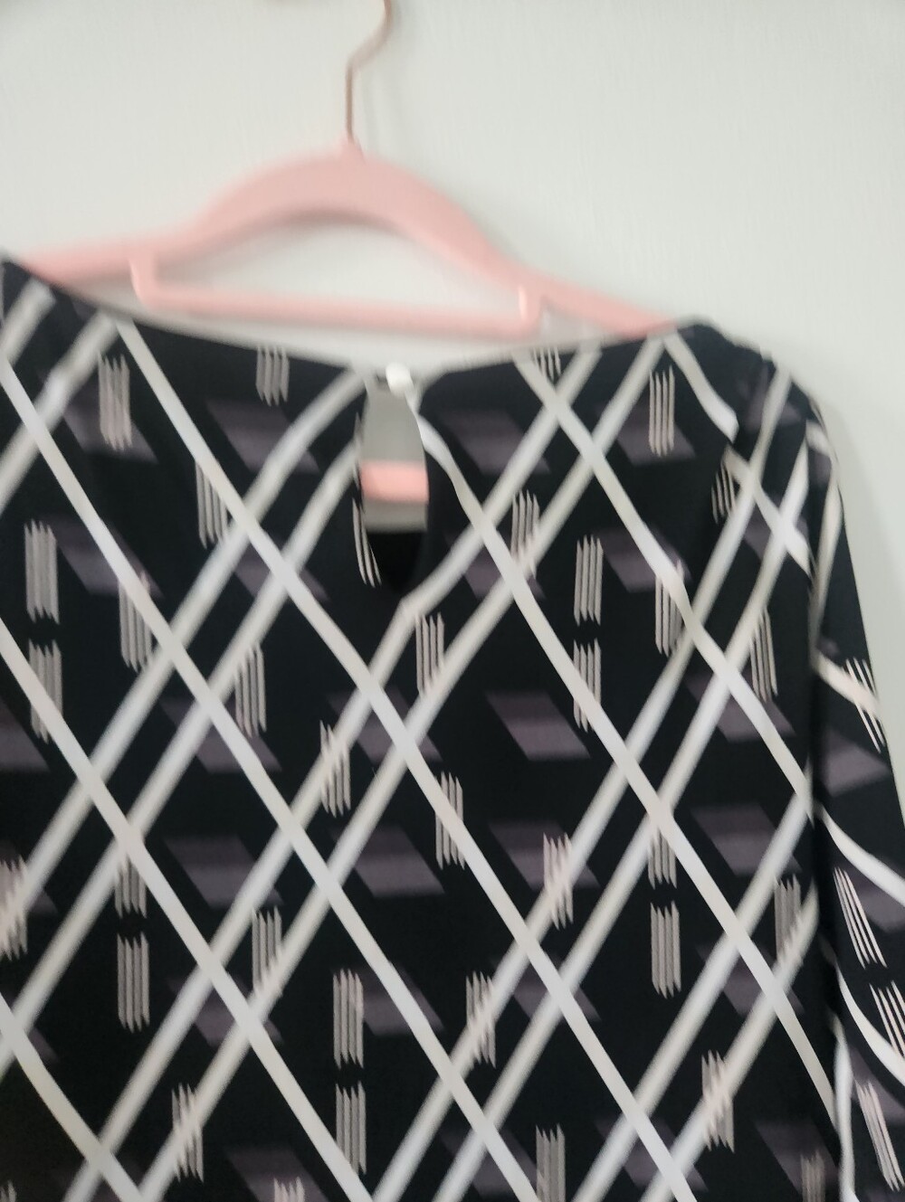 White House Black Market Black & White Geometric Shift Dress - Picture 5 of 5